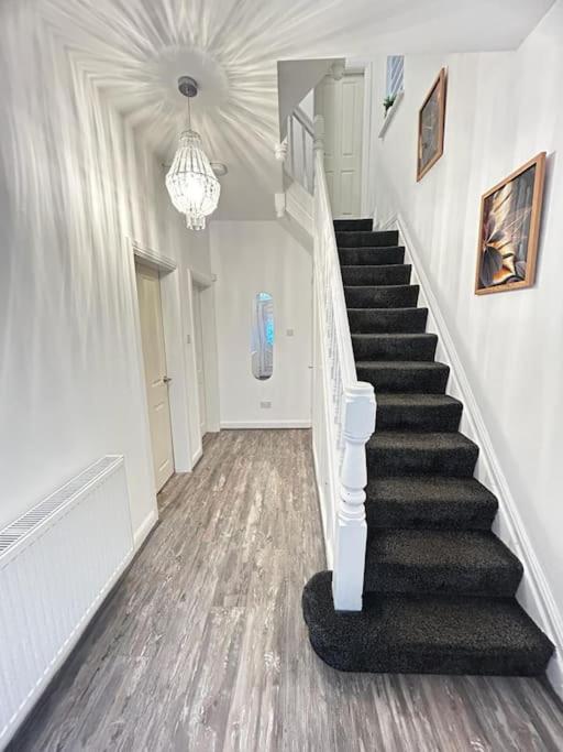Lovely 5Br Home In Manchester. Close To The City Exterior photo